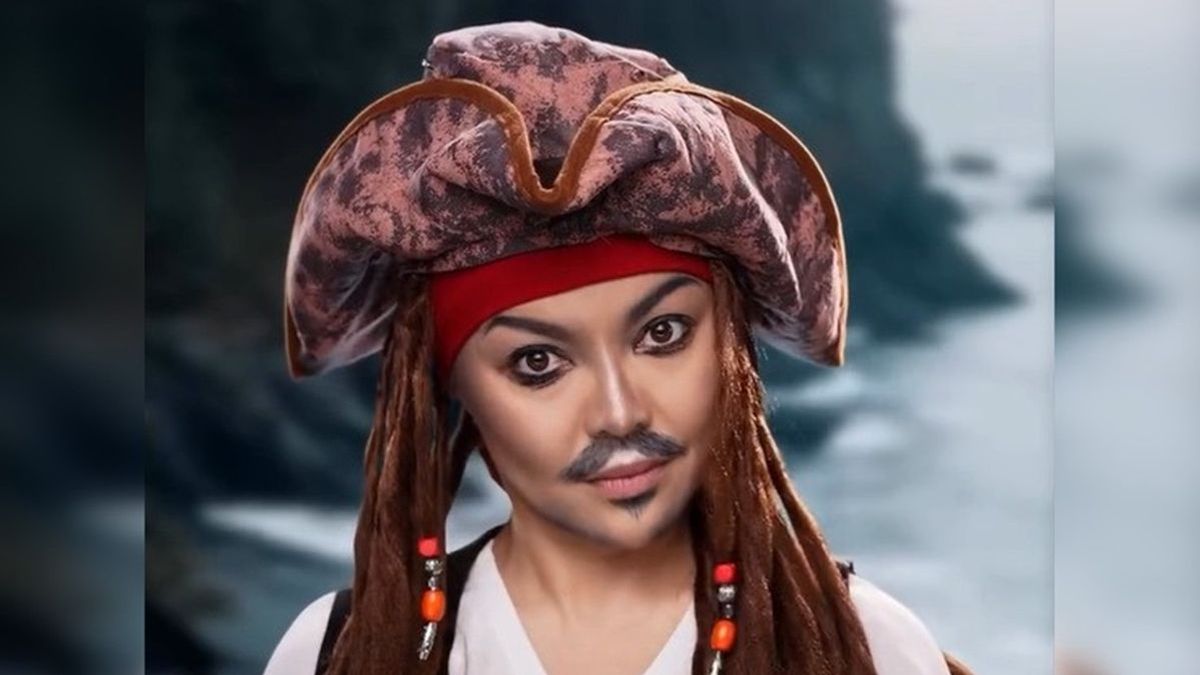 Жаркынай Ханайым в образе Джека Воробья