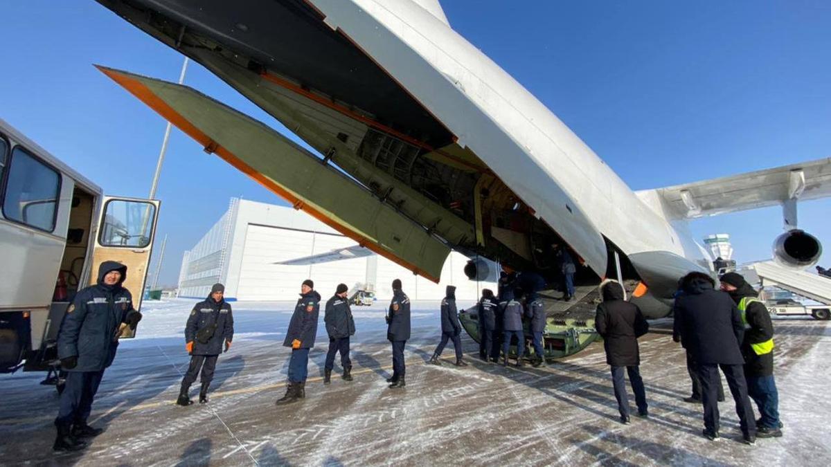 Казахстанские спасатели летят в Турцию