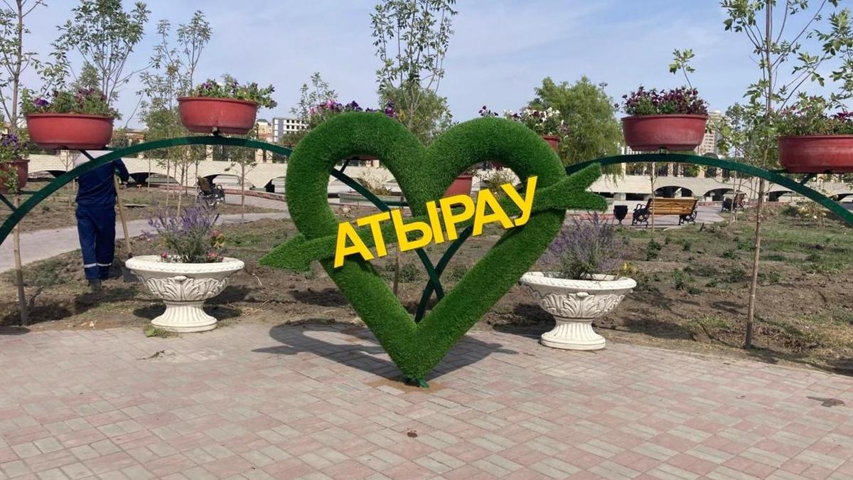 Саябақтағы бүлінген мүсін Саябақтағы бүлінген мүсін