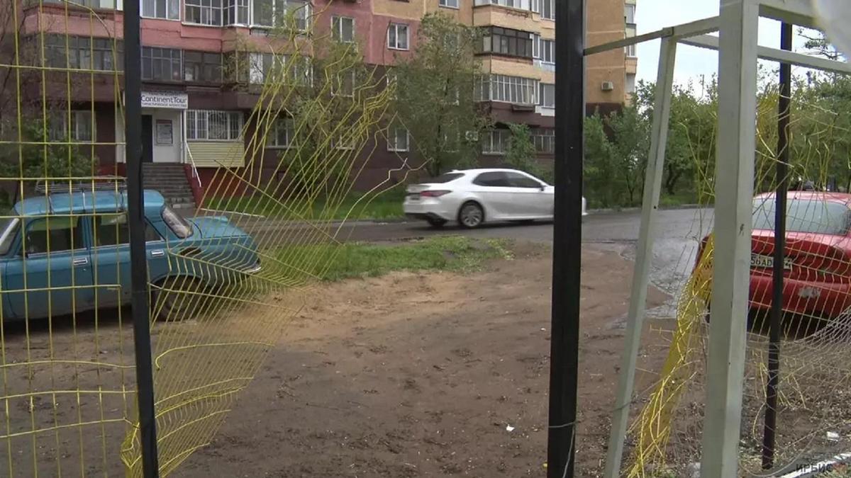 Футбол алаңындағы қоршау Футбол алаңындағы қоршау