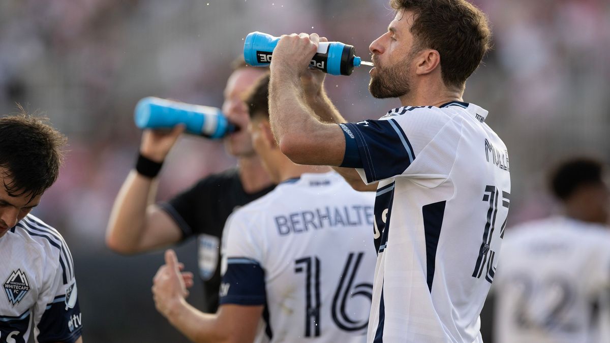 Футболисты