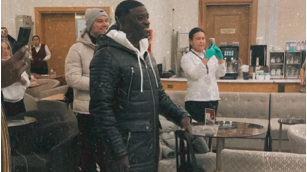 Akon Алматыға ұшып келді Akon Алматыға ұшып келді