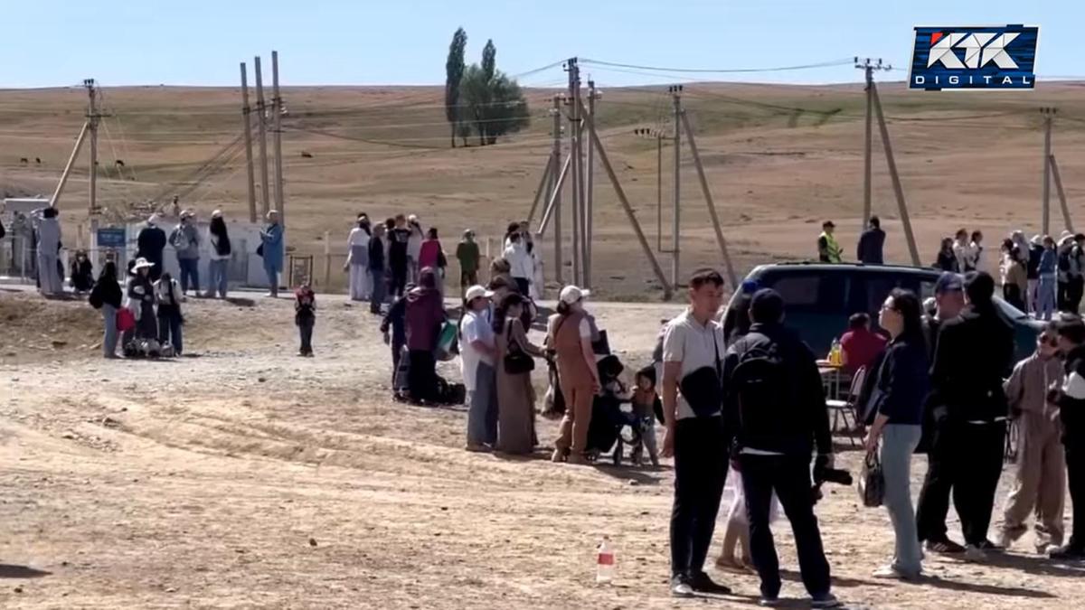 Люди, приехавшие на фестиваль