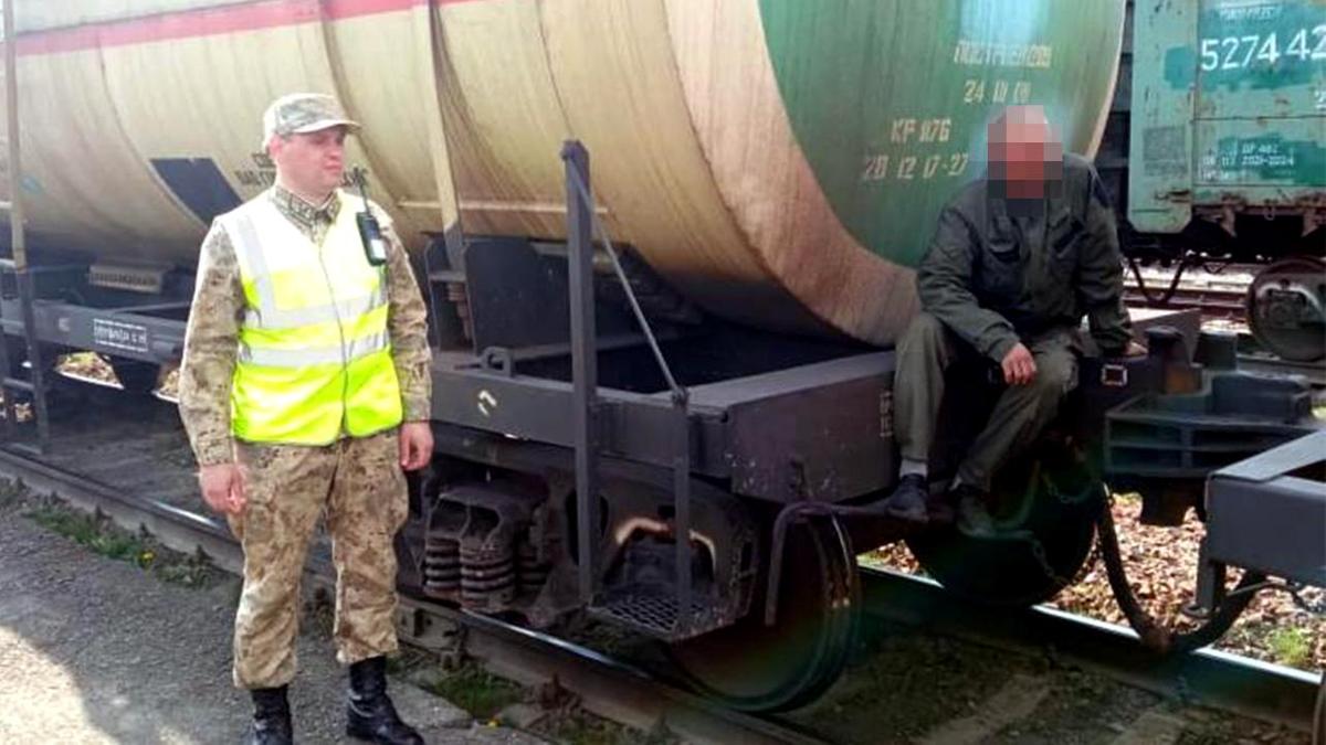 Разыскиваемый россиянин незаконно пересек Казахстан на грузовом поезде