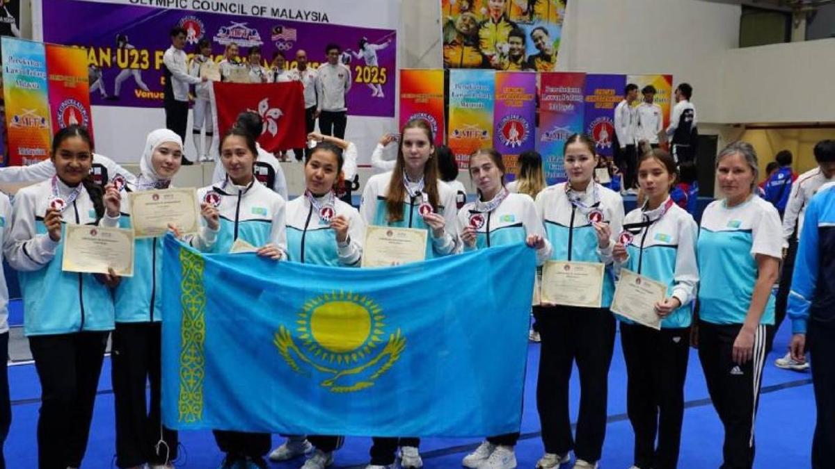Сборные Казахстана по фехтованию на саблях и рапирах