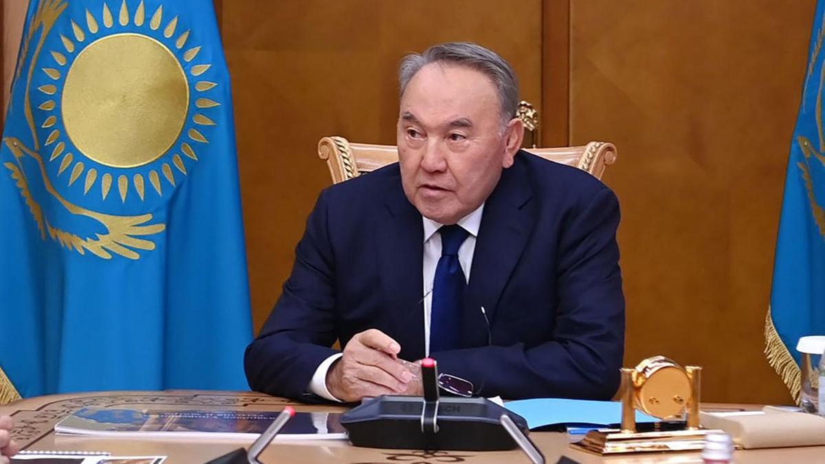 Назарбаев о подарках: По неопытности я повез Клинтону ковер