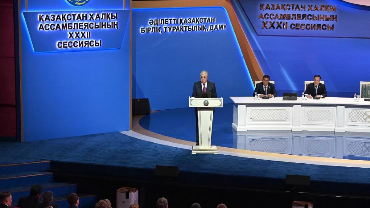 Қасым-Жомарт Тоқаев ҚХА отырысында сөз сөйлеуде Қасым-Жомарт Тоқаев ҚХА отырысында сөз сөйлеуде