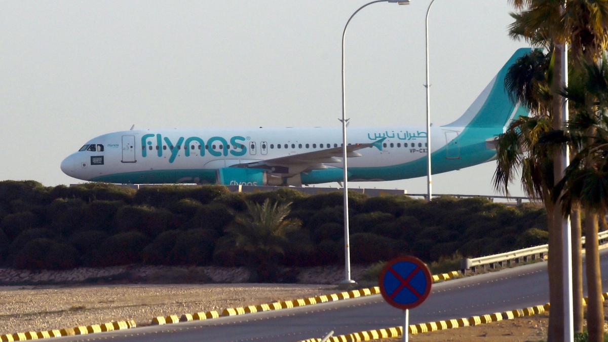 FlyNas әуекомпаниясының жолаушылар ұшағы