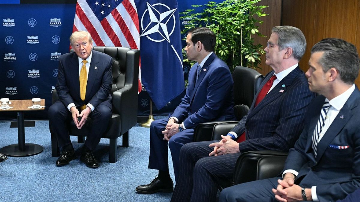 Дональд Трамп с командой