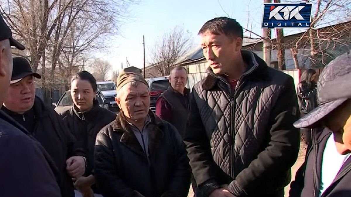 Жители села Байтерек