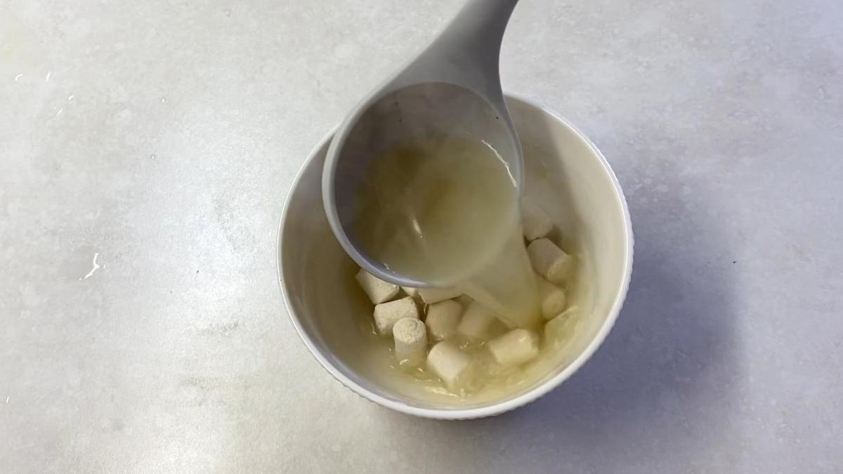 Поливание курта бульоном