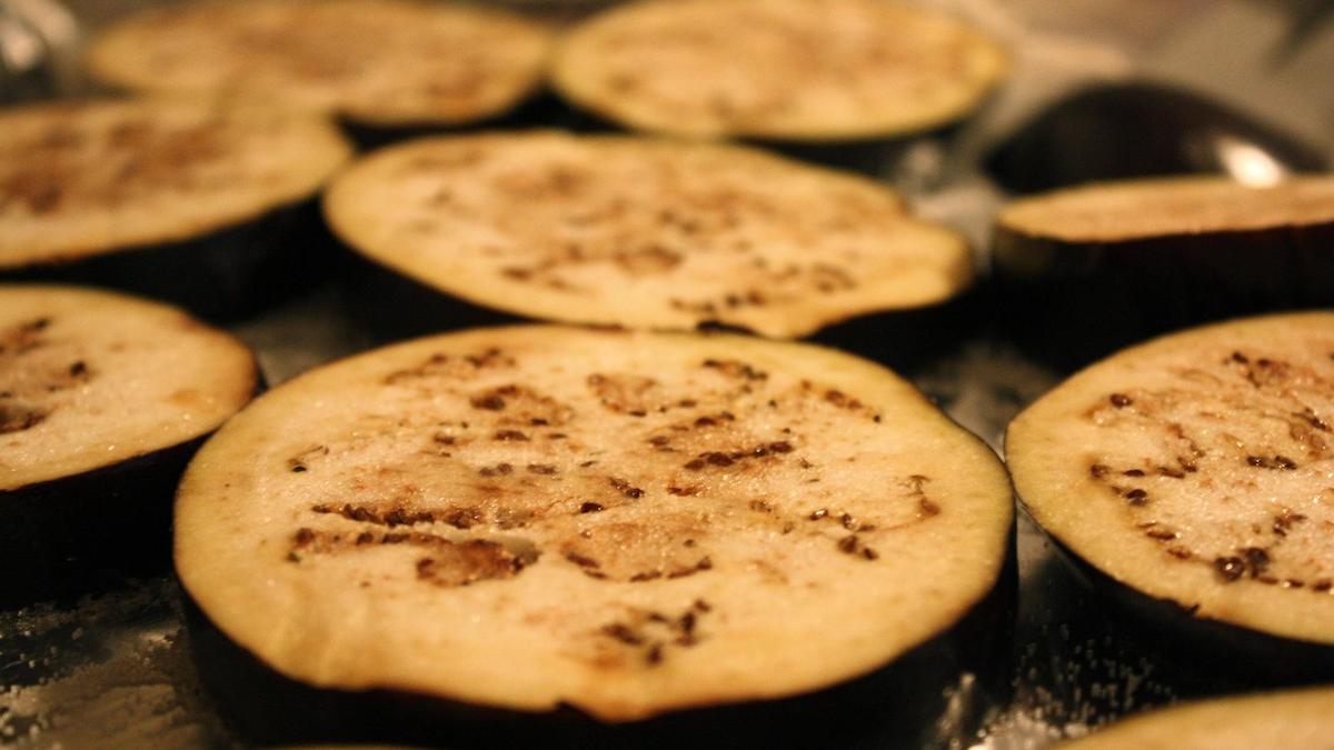 Нарезка баклажанов