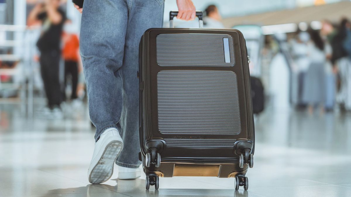 Мужчина в аэропорту