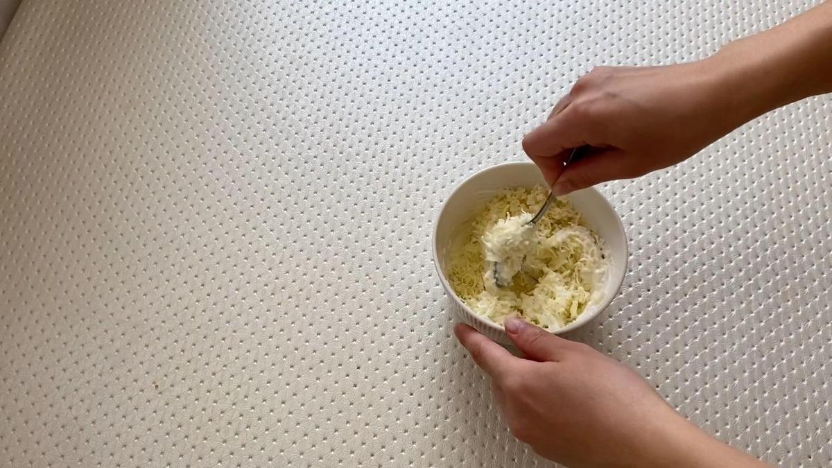 Тертый сыр со сметаной и майонезом
