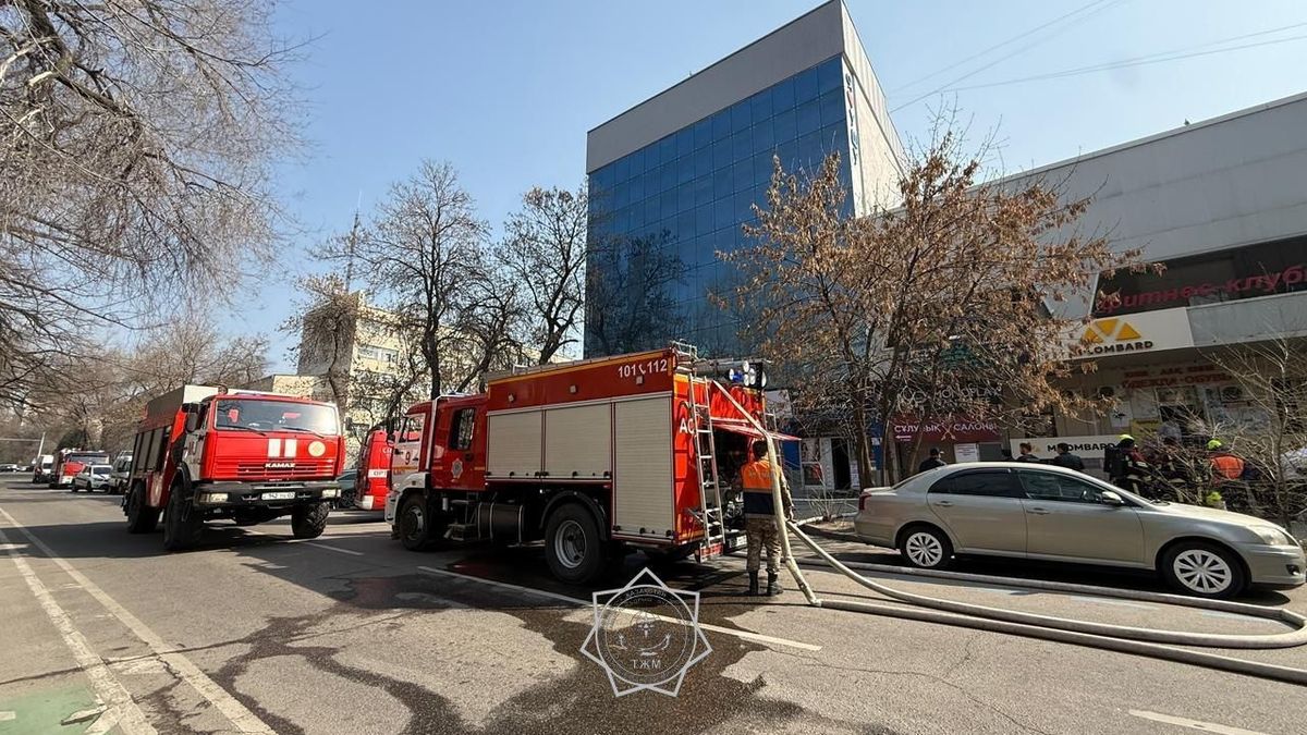 Пожар в центре Алматы