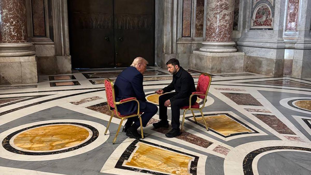 Дональд Трамп и Владимир Зеленский в Ватикане Дональд Трамп и Владимир Зеленский в Ватикане