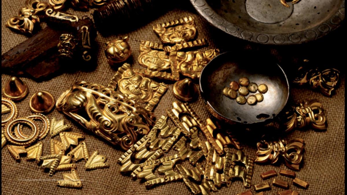 Есік қорғанынан табылған зергерлік бұйымдар Есік қорғанынан табылған зергерлік бұйымдар