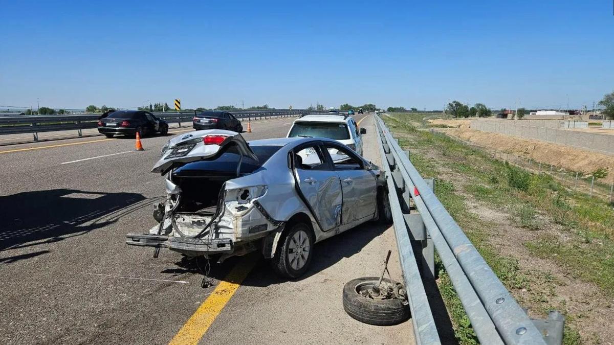 Автомобиль попал в аварию Автомобиль попал в аварию