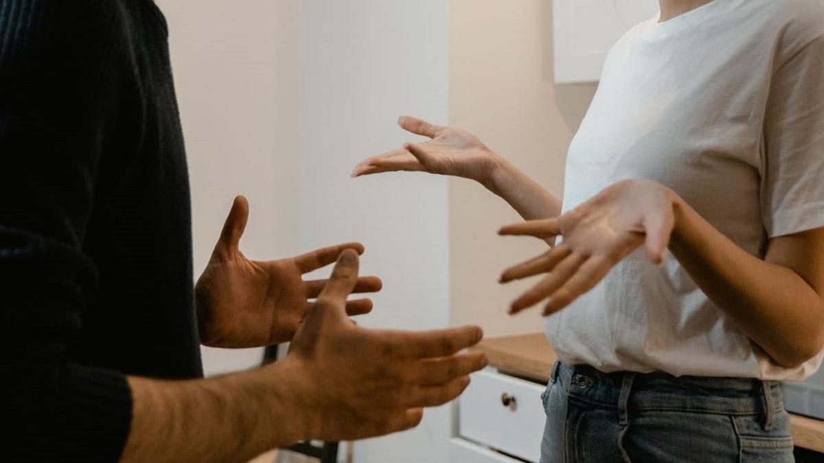 Мужчина и женщина скандалят