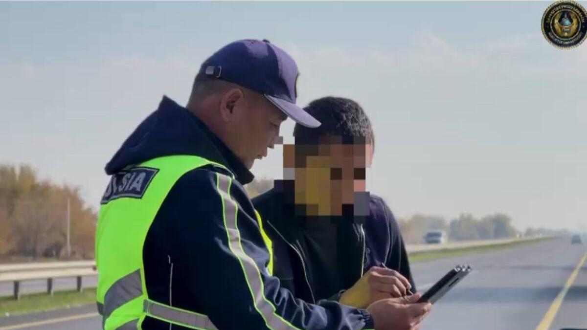 Патрульдік полицей мен құқықбұзушы Патрульдік полицей мен құқықбұзушы