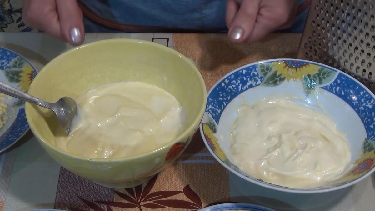 Майонез простой и смешанный с чесноком