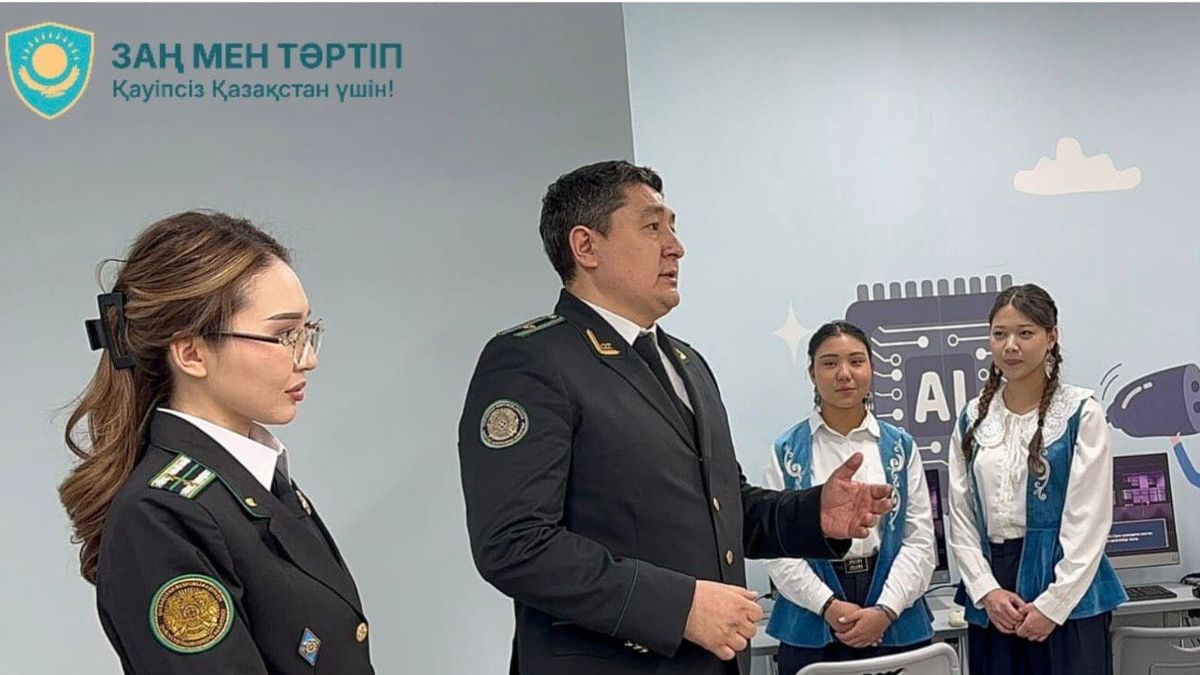 Сотрудники ДЭР в школе