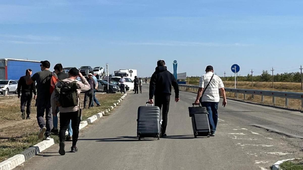 шекарадағы жолаушылар шекарадағы жолаушылар