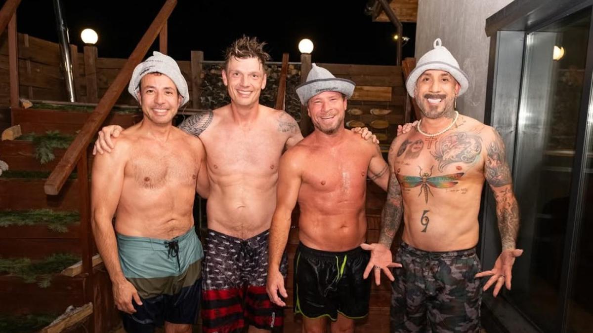 Участники группы Backstreet Boys в бане