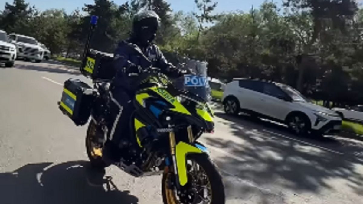 Полицейский на мотоцикле