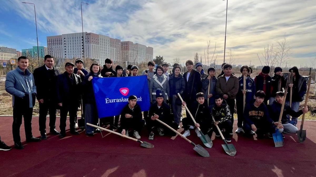 Двор столичной школы