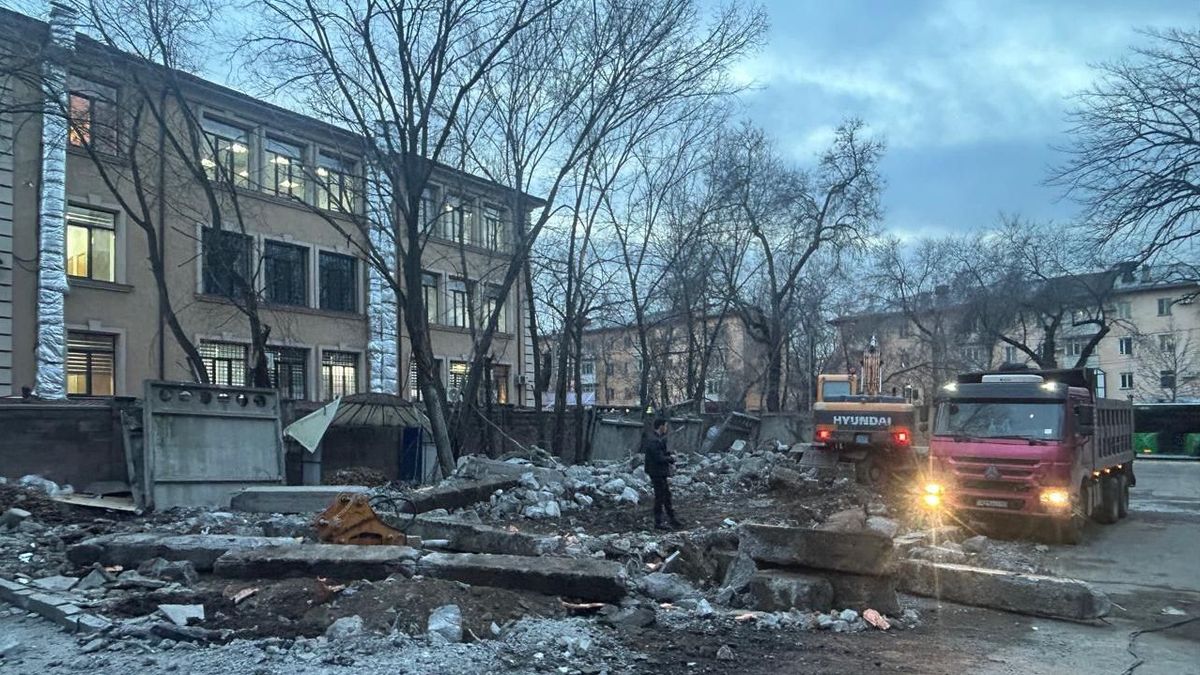 Снос здания в Алматы