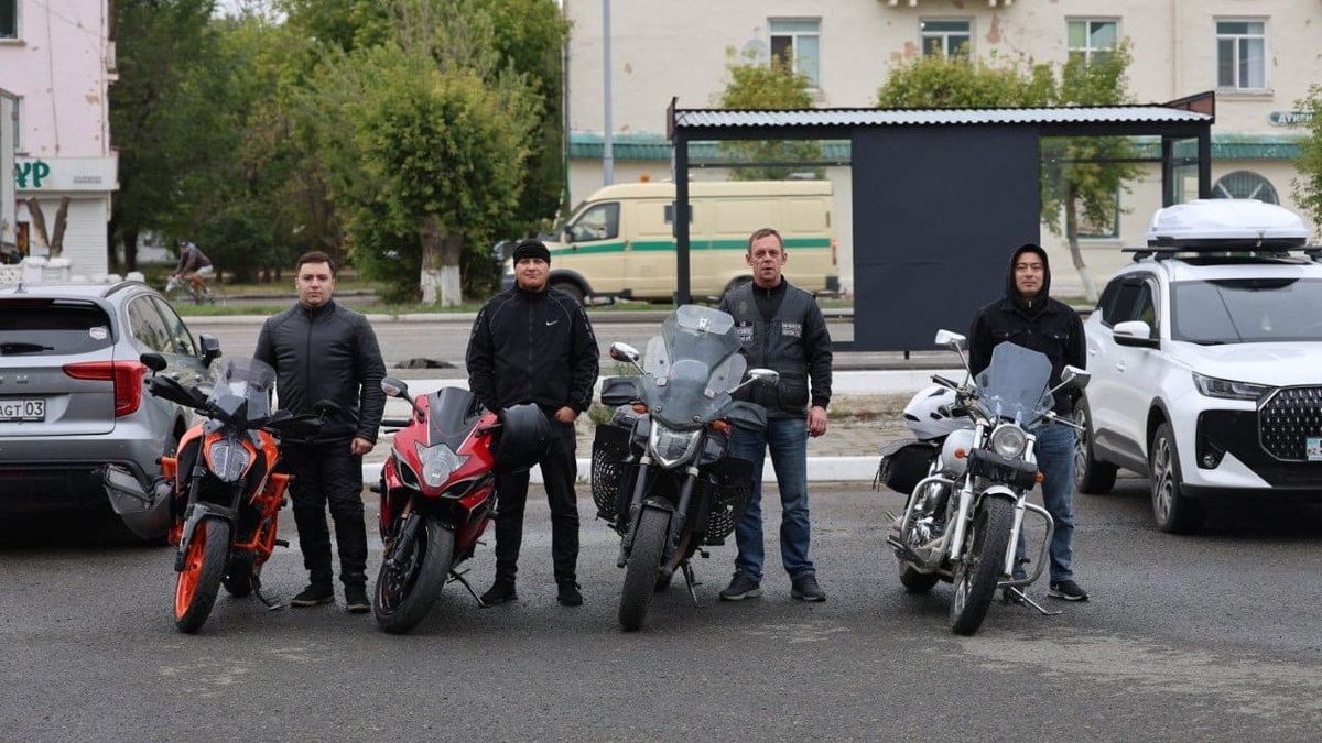Байкеры в полной экипировке приехали на избирательный участок в Кокшетау