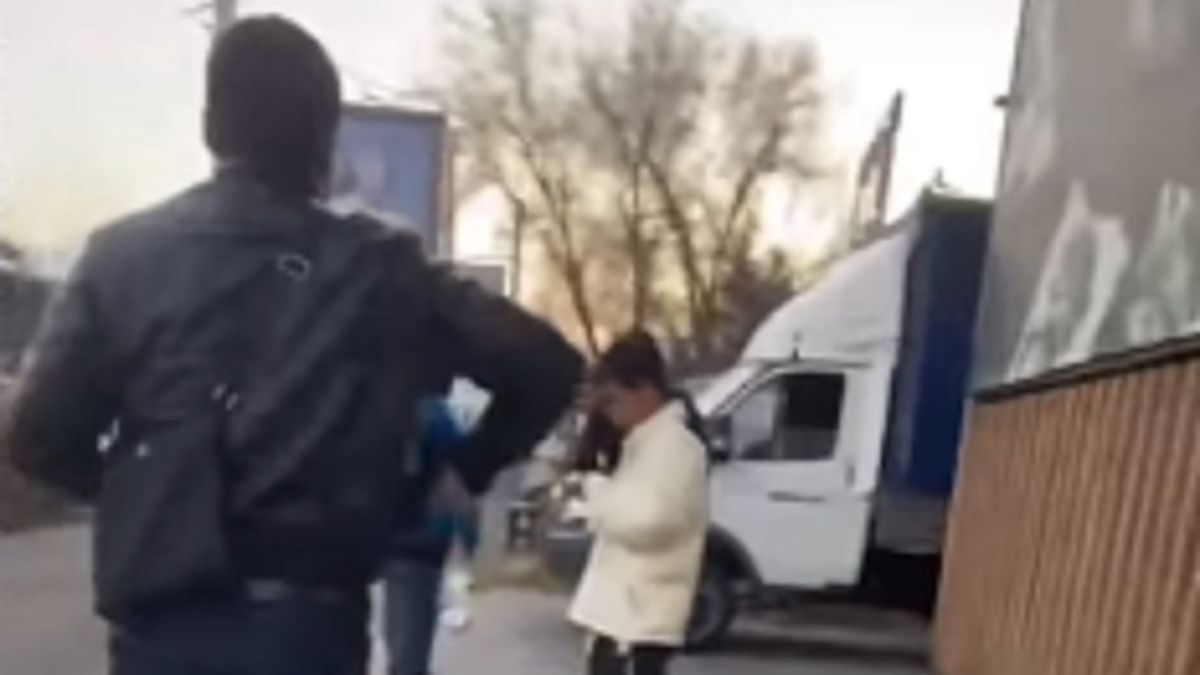 Лже-полицейский направился к иностранцу