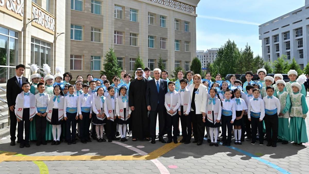Касым-Жомарт Токаев и Халед бен Мухаммед бен Заида Аль Нахайян посетили школу в Астане Касым-Жомарт Токаев и Халед бен Мухаммед бен Заида Аль Нахайян посетили школу в Астане