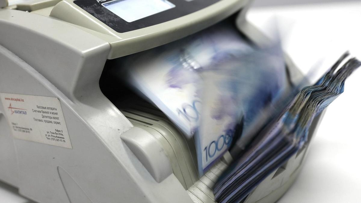Машинка ведет подсчет денег Машинка ведет подсчет денег