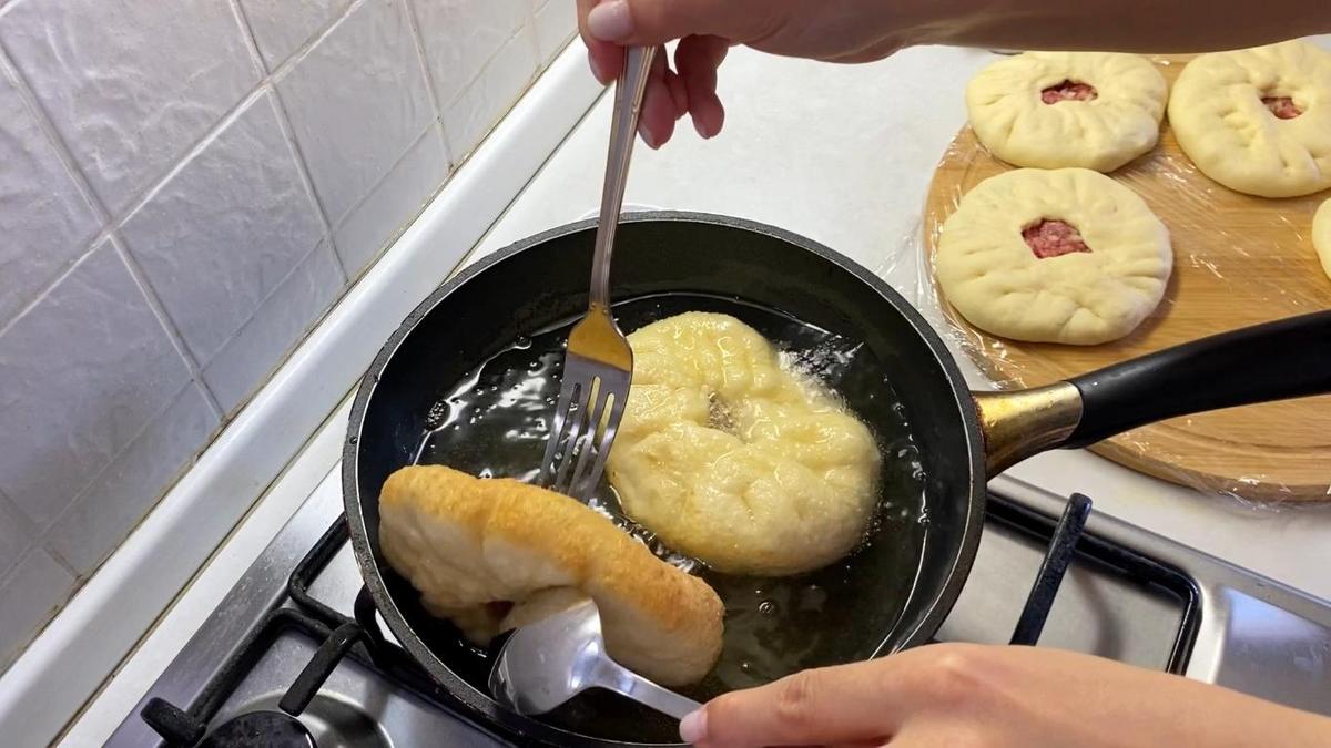 Обжаривание беляшей 2