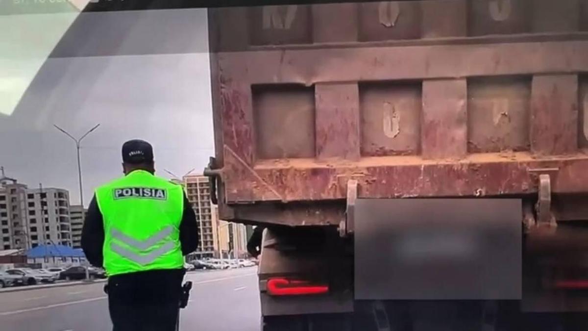 Остановленный грузовик