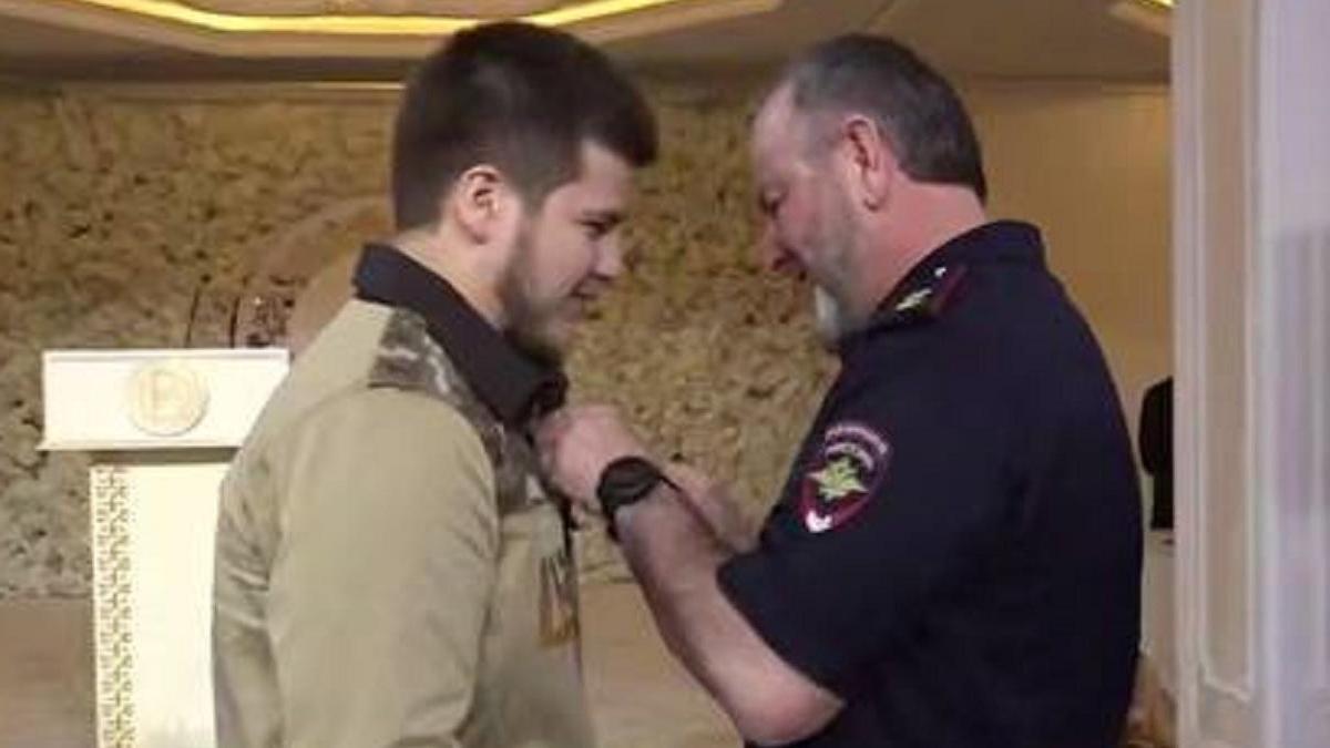 Вручение медали Кадырову