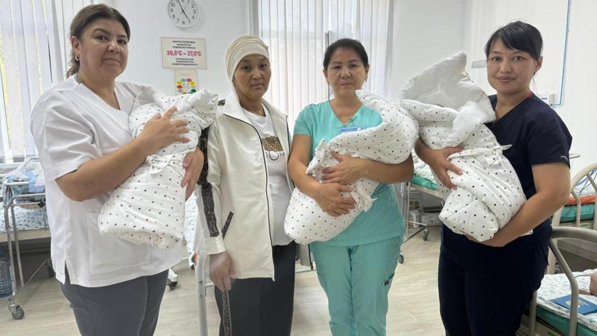 Үшем босанған әйелдің перзентханадан шығу сәті