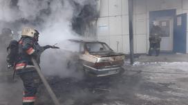 на автомойке в Нур-Султане тушат пожар