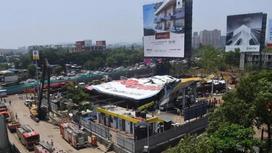 Мумбайда билболд құлады