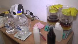 Вещества для изготовления наркотиков, обнаруженные в квартире задержанных