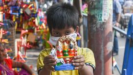 Ребенок на улице в Индии
