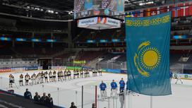Сборная Казахстана перед матчем исполняет гимн