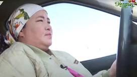 Женщина - водитель такси из Жамбылской област