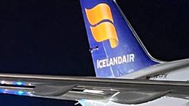 Поврежденный хвост самолета Icelandair