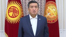 Президент Кыргызстана Сооронбай Жээнбеков записывает обращение