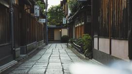 Улица и жилые дома в Японии