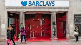 Разгромленный филиал банка Barclaysв Лондоне