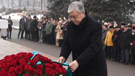 Касым-Жомарт Токаев возложил цветы у мемориала "Тағзым"